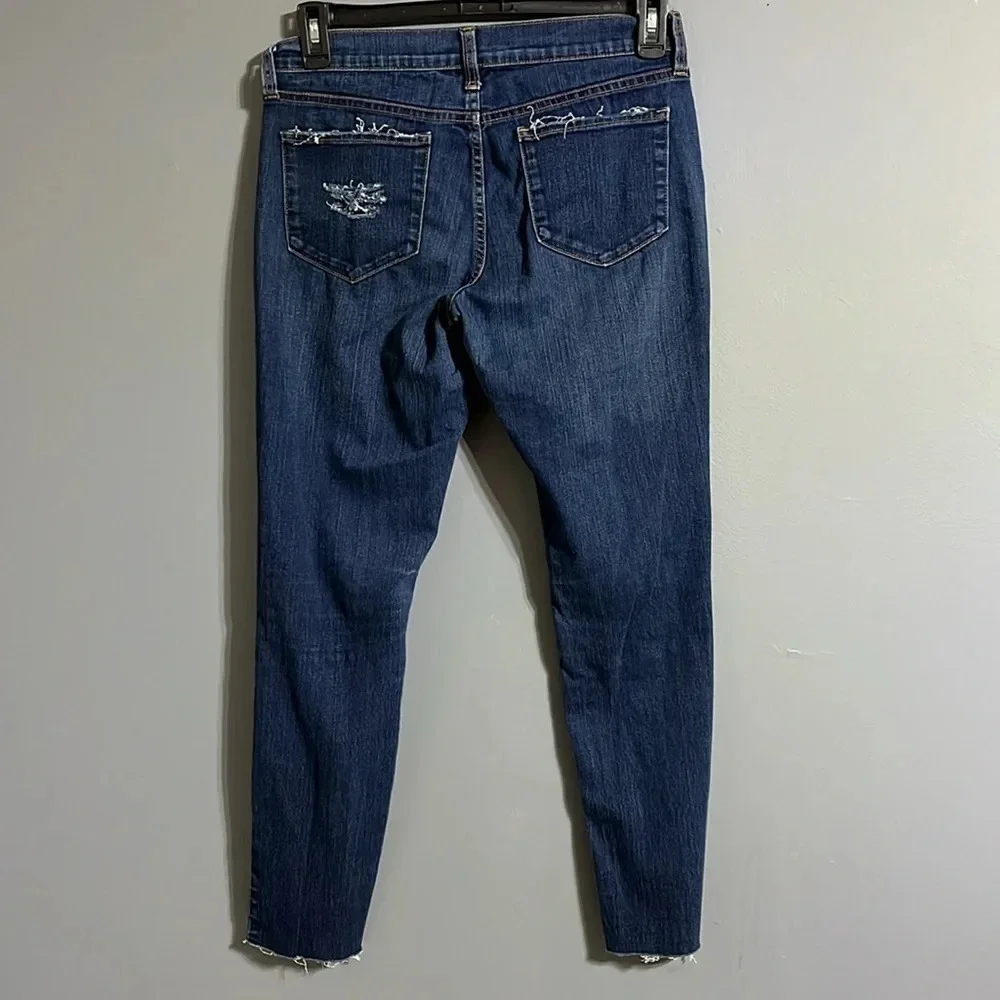 Old Navy size 6 distressed skinny jean